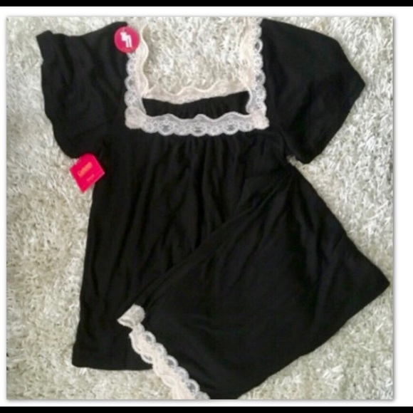 Catherine Malandrino Other - CATHERINE MALANDRINO 2pc Black Lace Cropped Pj's